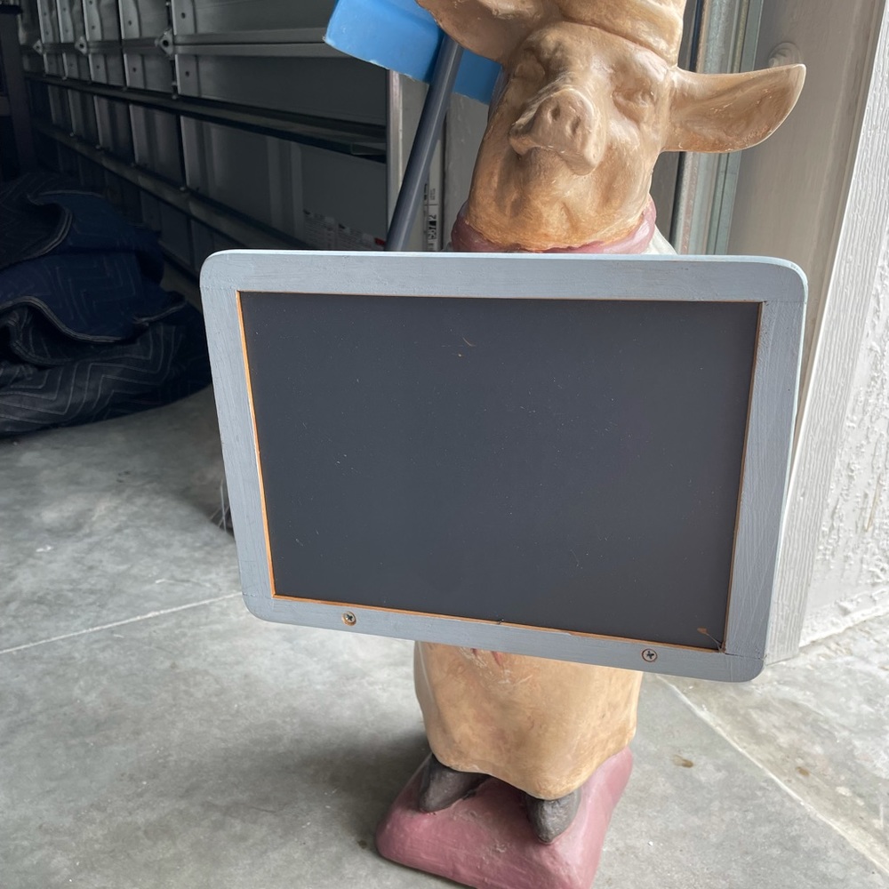 Pastry chef pig